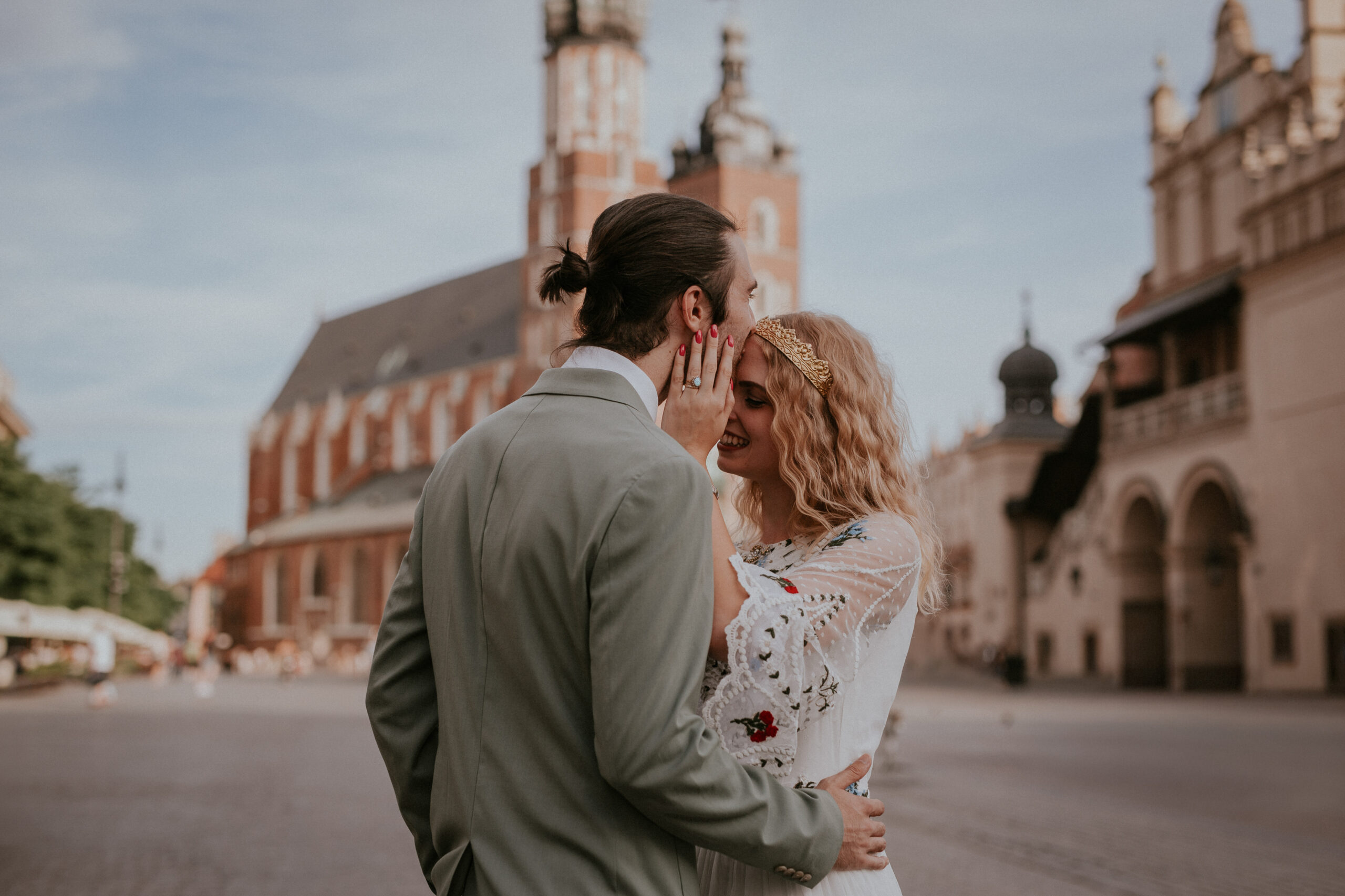 Kirsty i Steven z Krakowem w tle